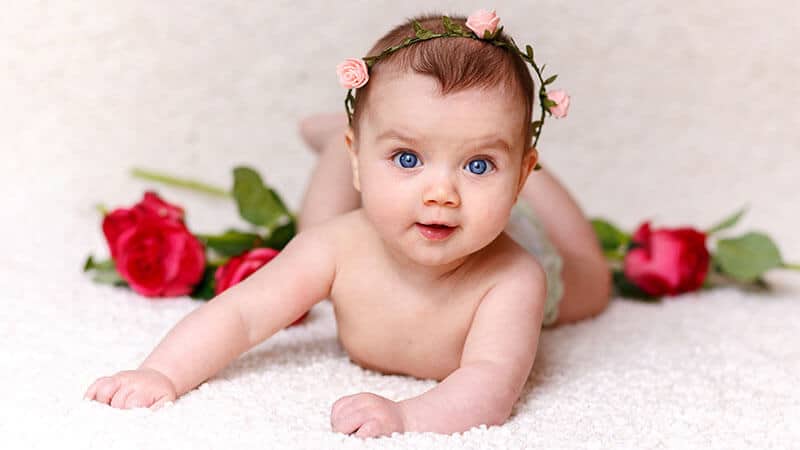 Kumpulan Nama Nama Bayi Perempuan - Bayi Berbando Bunga