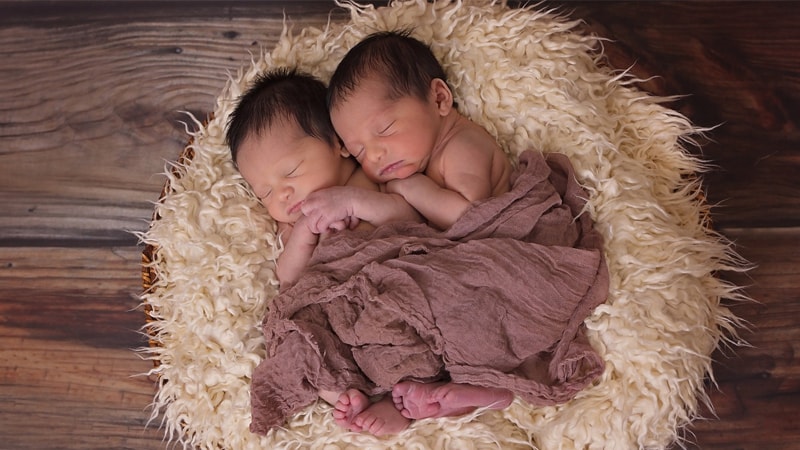 Nama Bayi Laki Laki Islam Modern - Bayi Kembar Tidur