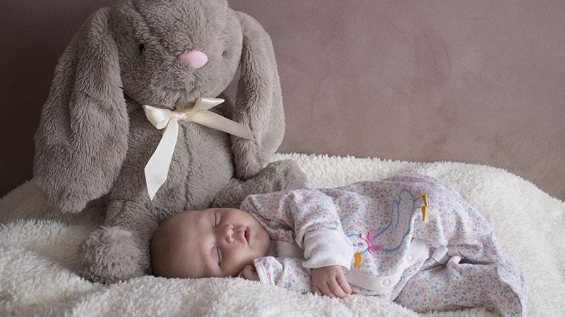 Mainan Anak Anak Perempuan - Bayi Perempuan Tidur dengan Boneka
