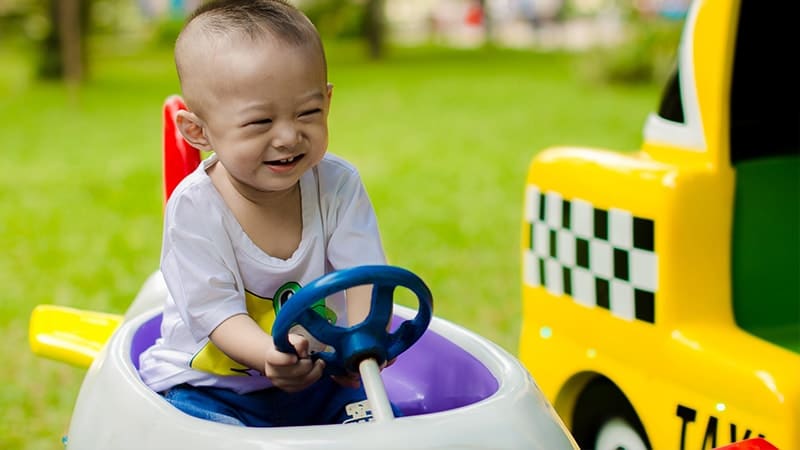 Mobil Mainan Anak Anak - Anak Naik Mobil Mobilan