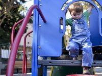 Anak Hiperaktif - Anak Laki-Laki Main Di Playground
